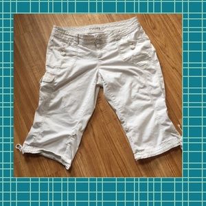 White Maurices Size 20 Capris